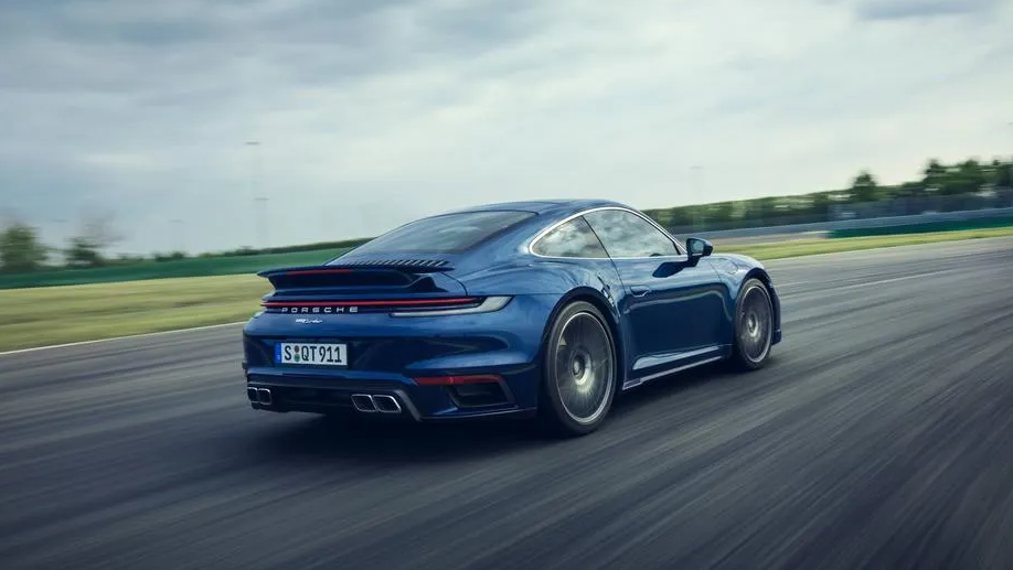 Porsche 911 Turbo: Uma referência de luxo e desempenho há 45 anos