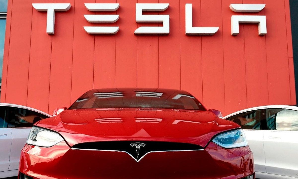 Tesla atrai investidores de varejo com desdobramento de ações