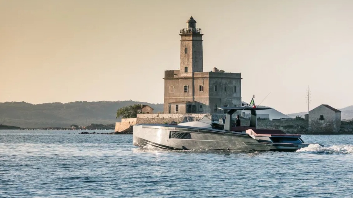 Maori Yacht 54: Navegue com toda a elegância italiana