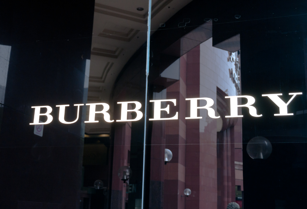 Ações da Burberry sobem com melhora nas vendas na China, outro sinal de recuperação para o setor de luxo