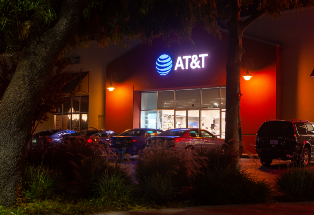 AT&T pretende vender a DirecTV e é questionada por investidores