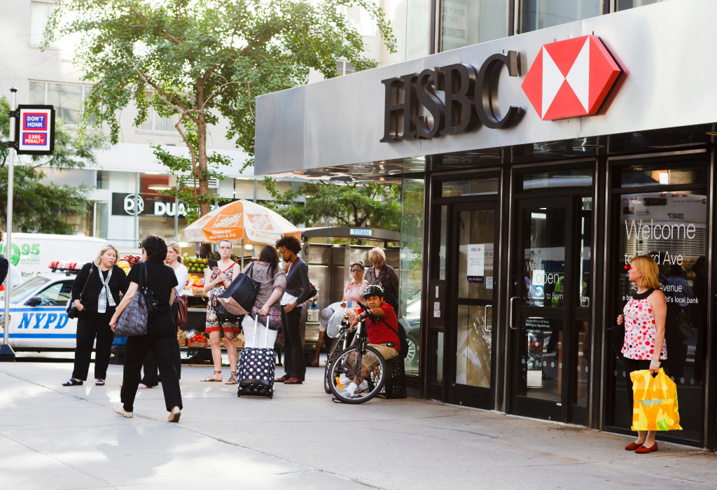 HSBC corta até 300 empregos na reforma do banco comercial do Reino Unido