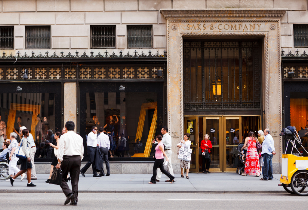 Como a Saks Fifth Avenue está administrando as mudanças ao novo normal