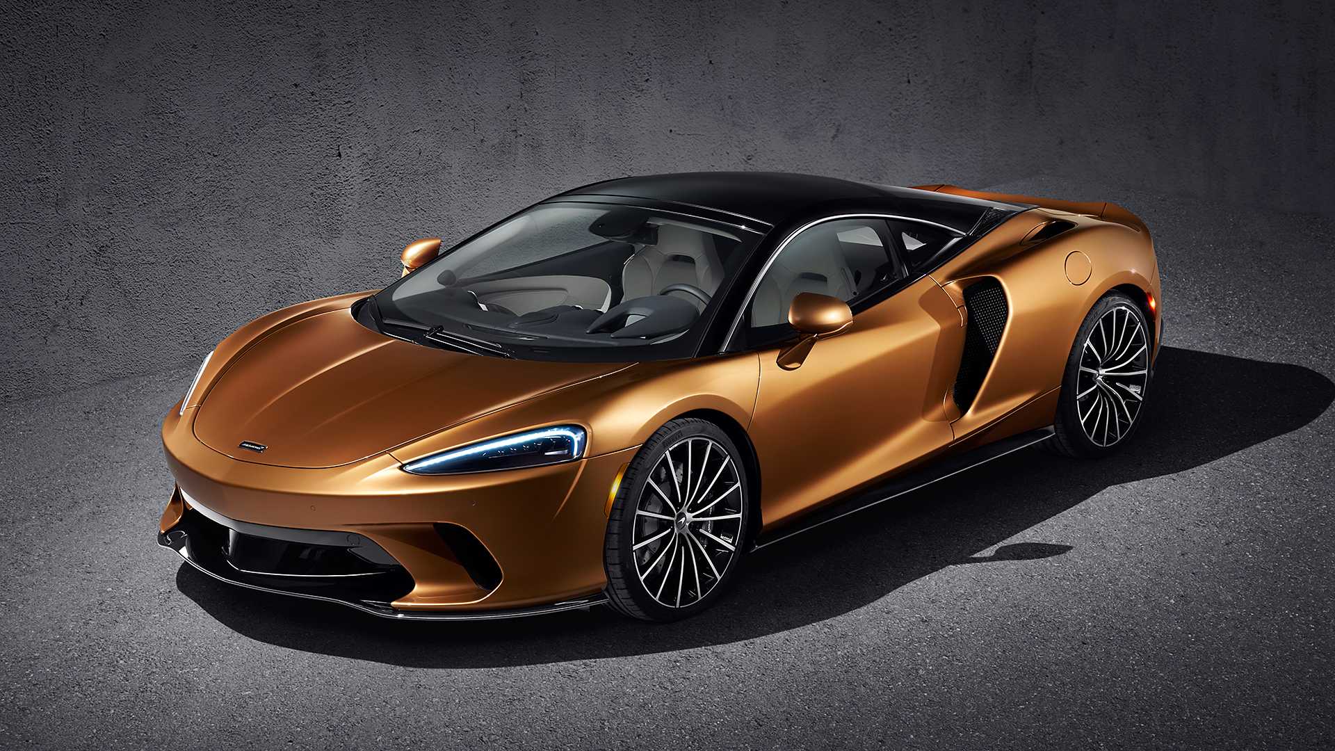 Descubra o novo McLaren GT, um supercarro surpreendentemente pragmático