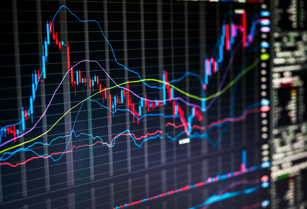 Ibovespa engata 6ª alta seguida e fecha acima de 105 mil pontos com blue chips