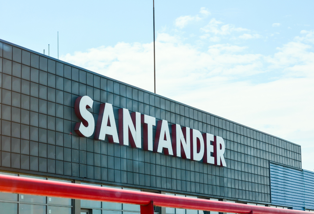 Santander compra ativos da Wirecard, enquanto empresa de pagamentos falidos é encerrada