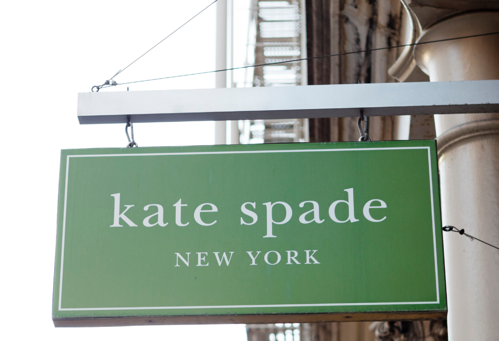 Compras “emocionais” atenuam a queda nas vendas na Kate Spade and Coach